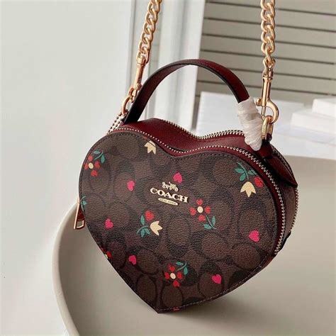 precio de bolsa coach original de corazon|bolsas marca coach original.